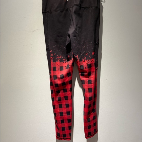 Stylish Black and Red Checkered Leggings - Picture 3 of 7